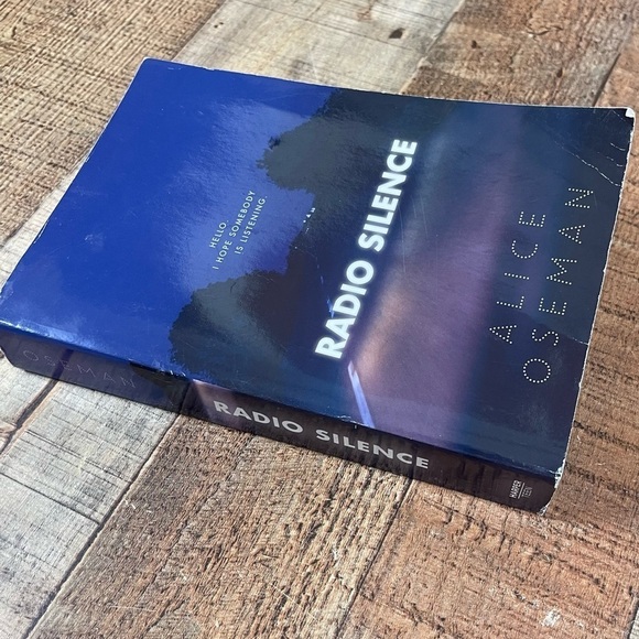 Radio Silence by Alice Oseman Paperback Book Contemporary YA Fiction LGBT - Picture 7 of 7